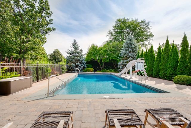 5760 Churchill Lane, Libertyville, IL 60048