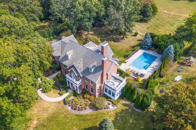 5760 Churchill Lane, Libertyville, IL 60048