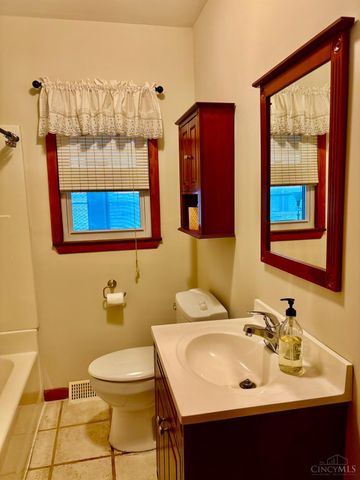 1811 Lois Lane, Goshen Twp, OH 45122