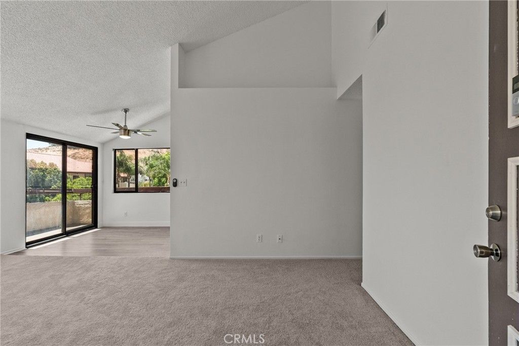 Image 3 of property listing at 18161 Sundowner 932, Canyon Country, CA 91387