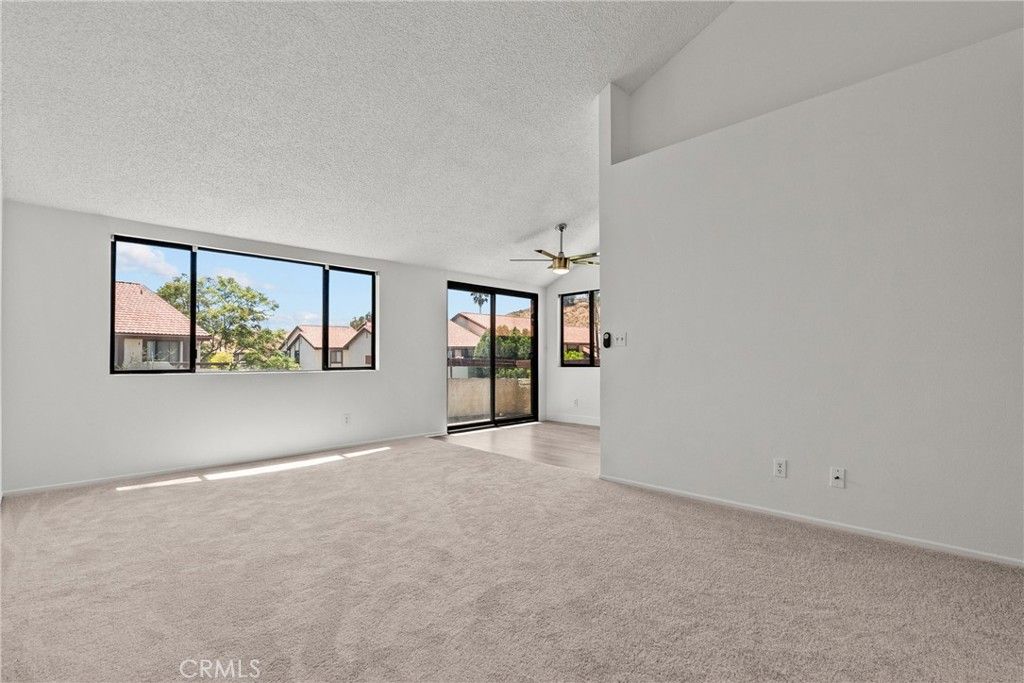 Image 4 of property listing at 18161 Sundowner 932, Canyon Country, CA 91387