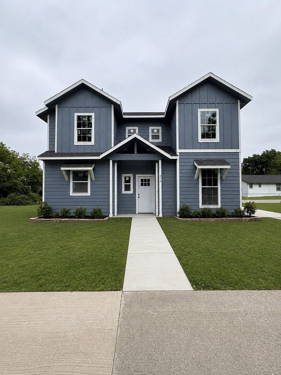 316 Henry Street, Waxahachie, TX 75165