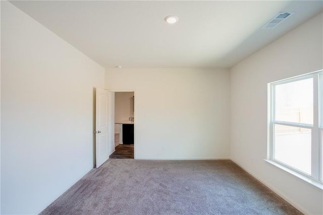 1004 Riverdale CV, Jarrell, TX 76537