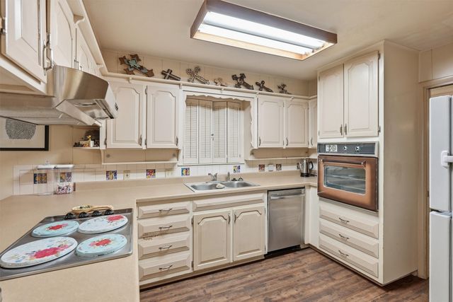 1226 Crestwood Drive, Cleburne, TX 76033