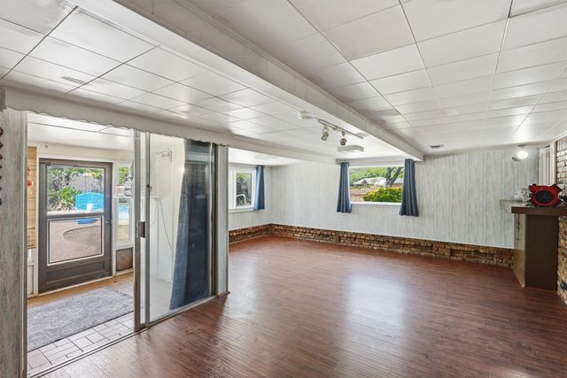 1226 Crestwood Drive, Cleburne, TX 76033