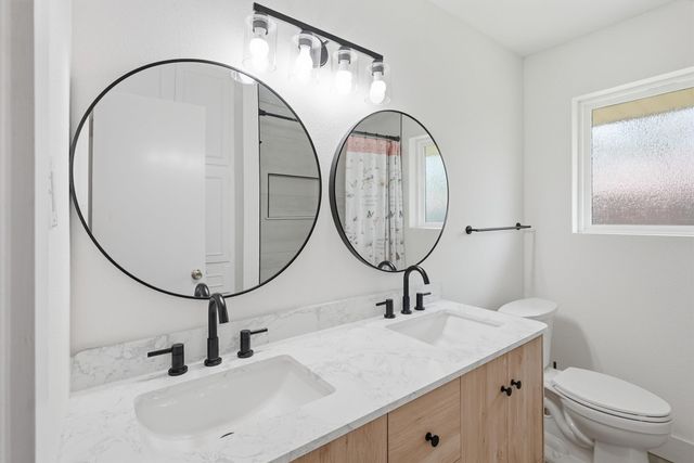 1226 Crestwood Drive, Cleburne, TX 76033