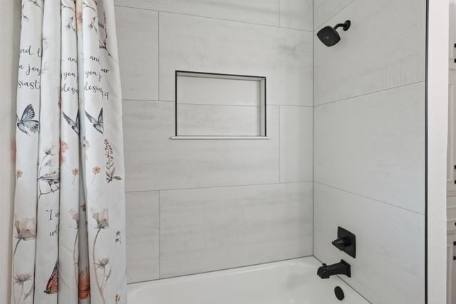 1226 Crestwood Drive, Cleburne, TX 76033