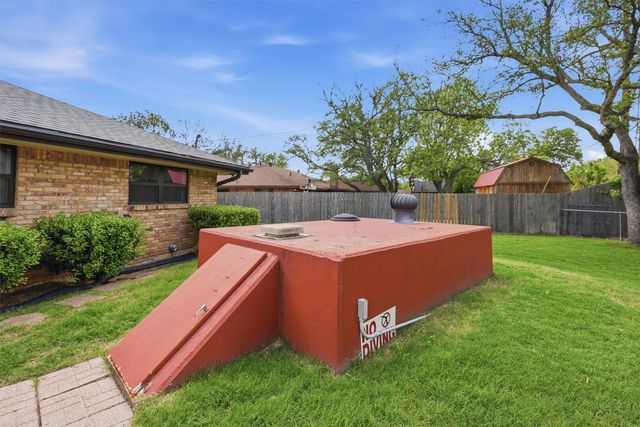 1226 Crestwood Drive, Cleburne, TX 76033