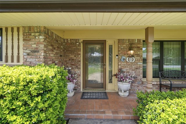 1226 Crestwood Drive, Cleburne, TX 76033