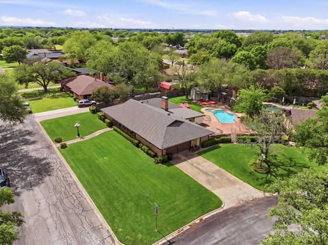 1226 Crestwood Drive, Cleburne, TX 76033