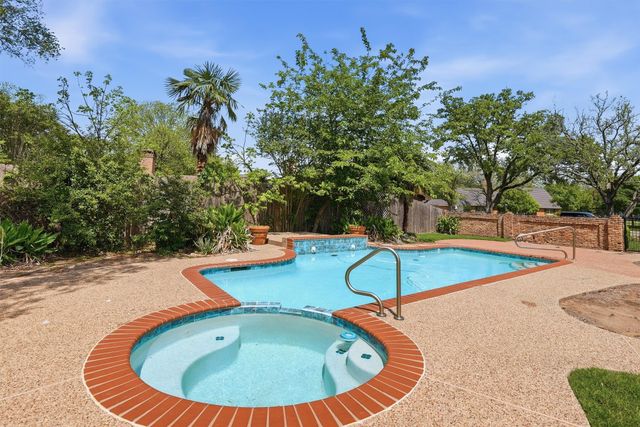 1226 Crestwood Drive, Cleburne, TX 76033