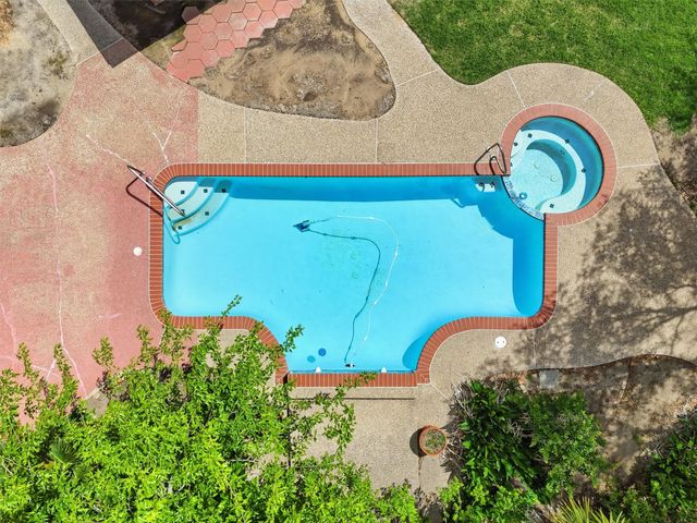 1226 Crestwood Drive, Cleburne, TX 76033