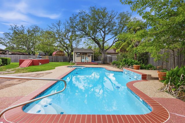 1226 Crestwood Drive, Cleburne, TX 76033