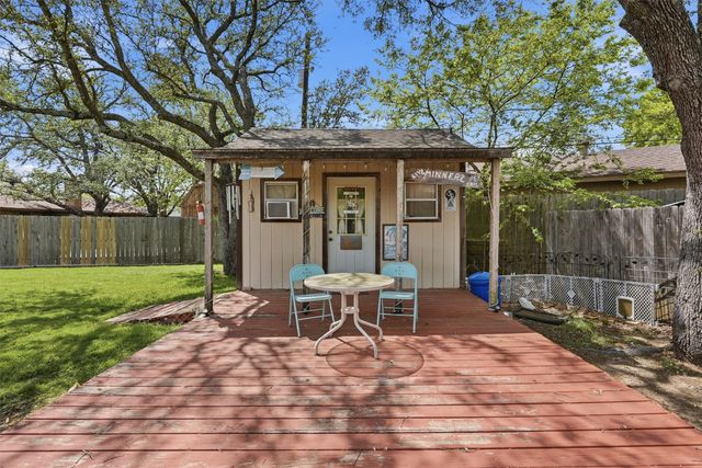 1226 Crestwood Drive, Cleburne, TX 76033