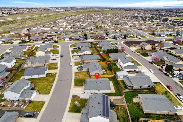 4422 Kubota Ln, Pasco, WA 99301