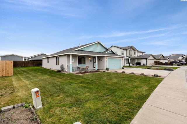 4422 Kubota Ln, Pasco, WA 99301