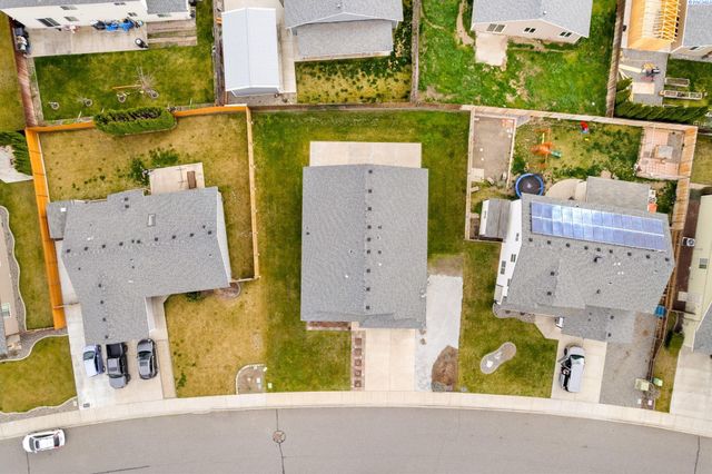 4422 Kubota Ln, Pasco, WA 99301