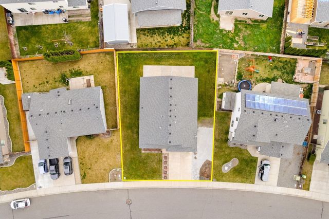 4422 Kubota Ln, Pasco, WA 99301