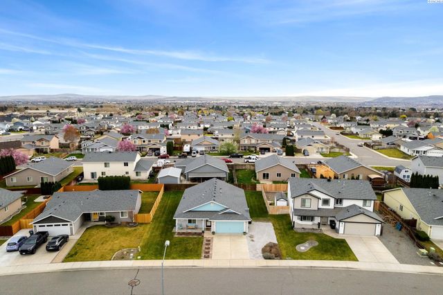 4422 Kubota Ln, Pasco, WA 99301