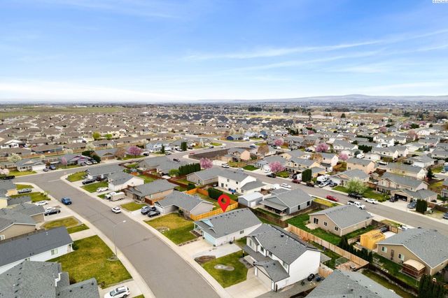 4422 Kubota Ln, Pasco, WA 99301