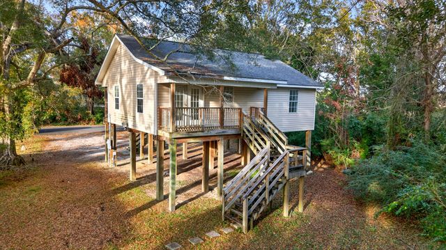 3718 Howze St., Moss Point, MS 39563