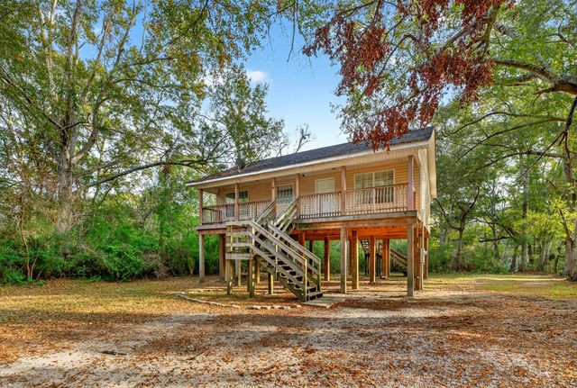3718 Howze St., Moss Point, MS 39563