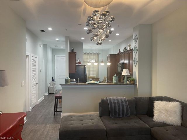 15126 Palmer Lake CIR 205, Naples, FL 34109