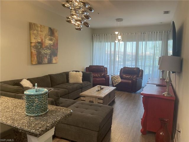 15126 Palmer Lake CIR 205, Naples, FL 34109