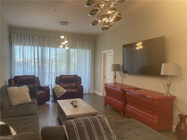 15126 Palmer Lake CIR 205, Naples, FL 34109