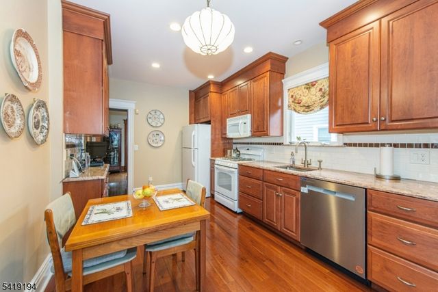 8 Appleton Rd, Bloomfield Twp., NJ 07003