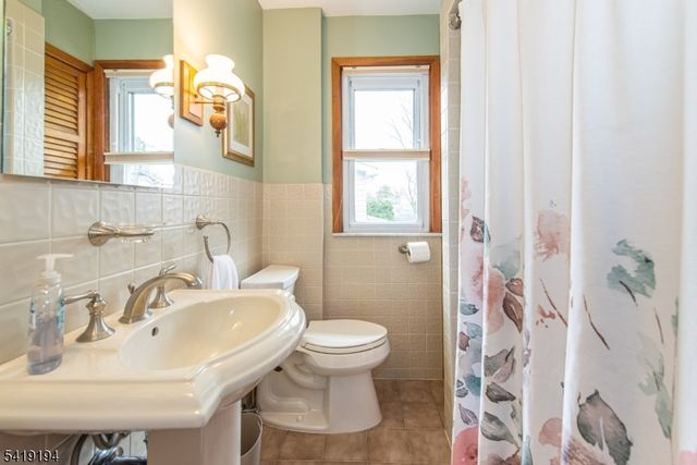 8 Appleton Rd, Bloomfield Twp., NJ 07003