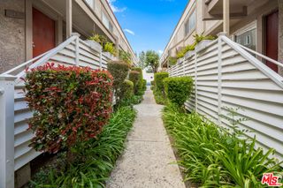18333 Hatteras Street 20, Tarzana, CA 91356