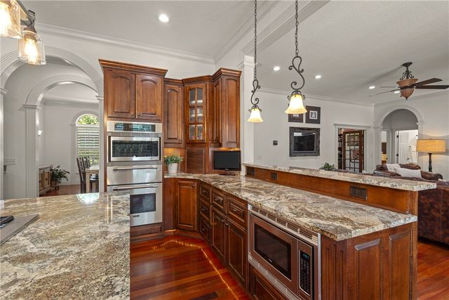 331 E Fairway Lane, Fayetteville, AR 72701