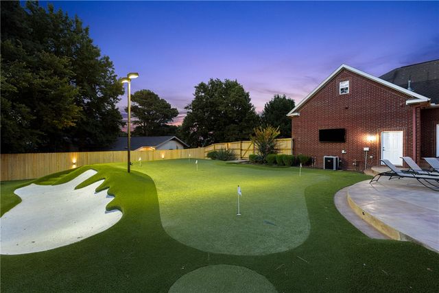 331 E Fairway Lane, Fayetteville, AR 72701