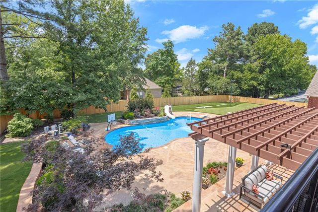 331 E Fairway Lane, Fayetteville, AR 72701