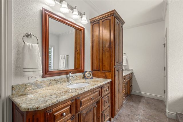 331 E Fairway Lane, Fayetteville, AR 72701