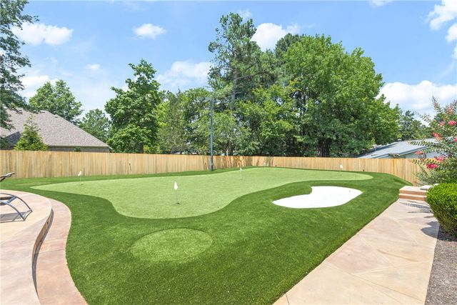 331 E Fairway Lane, Fayetteville, AR 72701