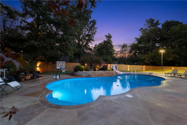 331 E Fairway Lane, Fayetteville, AR 72701
