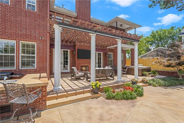 331 E Fairway Lane, Fayetteville, AR 72701