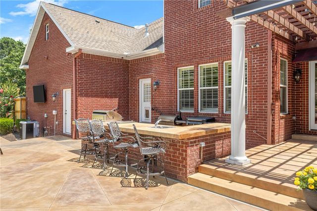 331 E Fairway Lane, Fayetteville, AR 72701