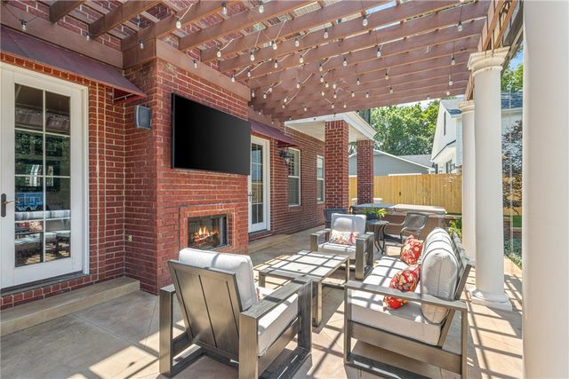 331 E Fairway Lane, Fayetteville, AR 72701