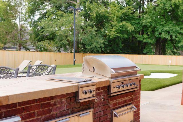 331 E Fairway Lane, Fayetteville, AR 72701