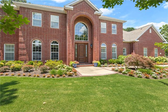 331 E Fairway Lane, Fayetteville, AR 72701