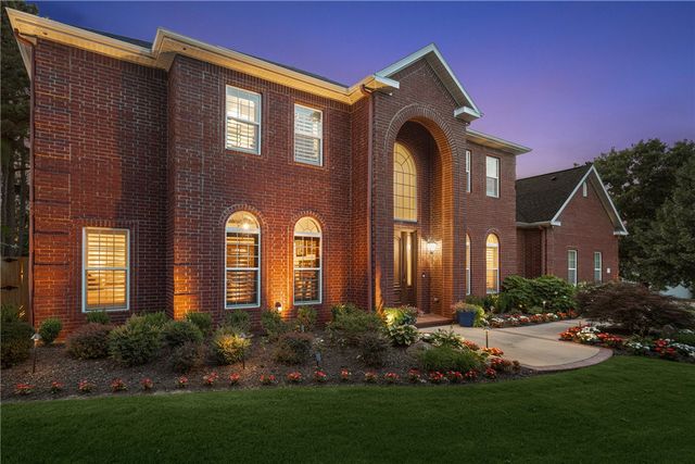 331 E Fairway Lane, Fayetteville, AR 72701