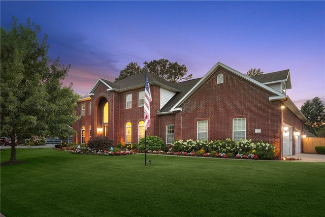 331 E Fairway Lane, Fayetteville, AR 72701
