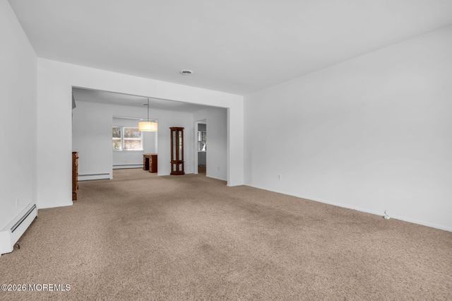 49 Dreyfus Court, Toms River, NJ 08757