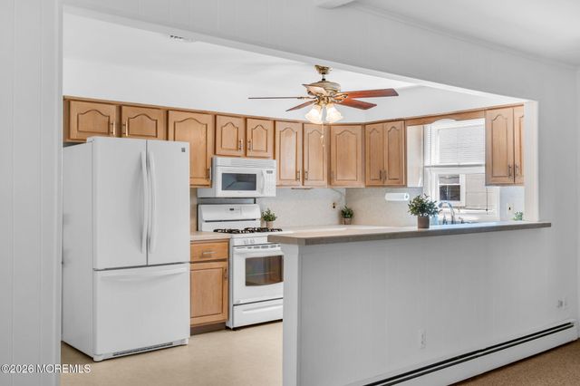 49 Dreyfus Court, Toms River, NJ 08757
