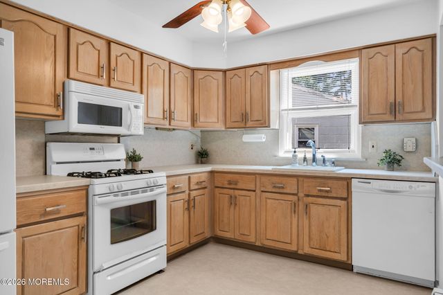 49 Dreyfus Court, Toms River, NJ 08757