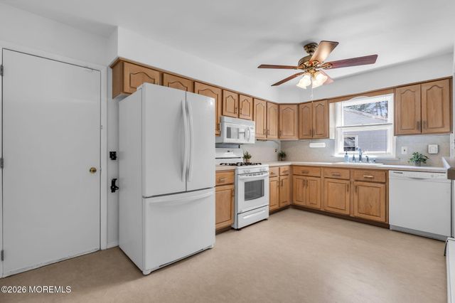 49 Dreyfus Court, Toms River, NJ 08757