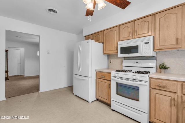 49 Dreyfus Court, Toms River, NJ 08757